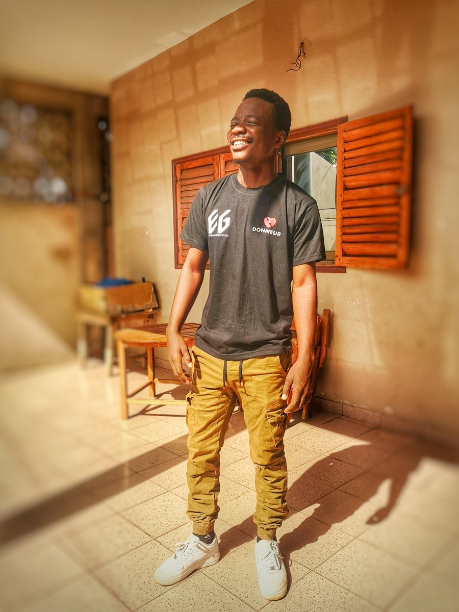 jojomanager1's tweet photo. Le saviez vous ?
Le mot soleil est issu du gallo-roman SOLICULU, forme du latin populaire soliculus, diminutif du latin classique sol, solis désignant l’astre et la divinité.
❤️✅
#soleil #sun #pic #Team228
#TgTwittos
🙄🏃♂️🏃♂️💨
#JojoManager https://t.co/MXZYIIjc4C