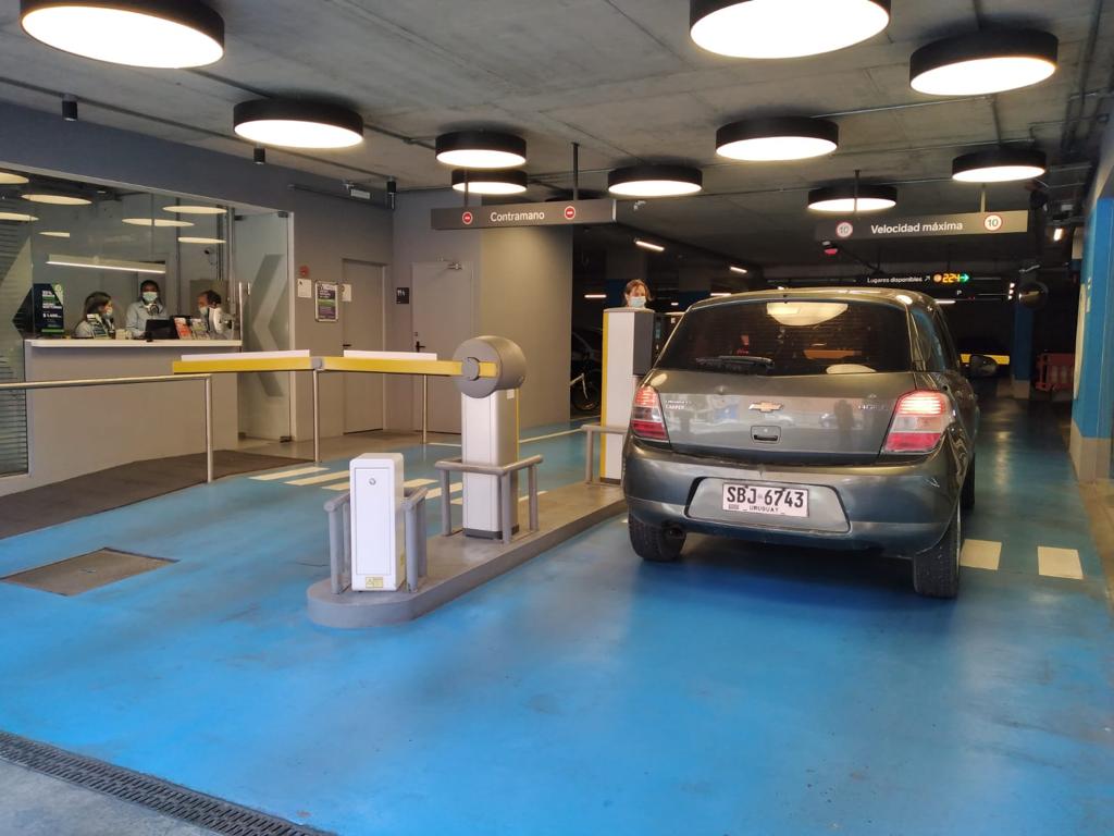 diariolaruy's tweet photo. #ASESP Asociación Española inaugura Smart Parking que ayudará a descongestionar la zona. El parking cuenta con dimensiones muy cómodas, excelente vigilancia y beneficios para sus socios. https://t.co/PFm0DRcWvF
