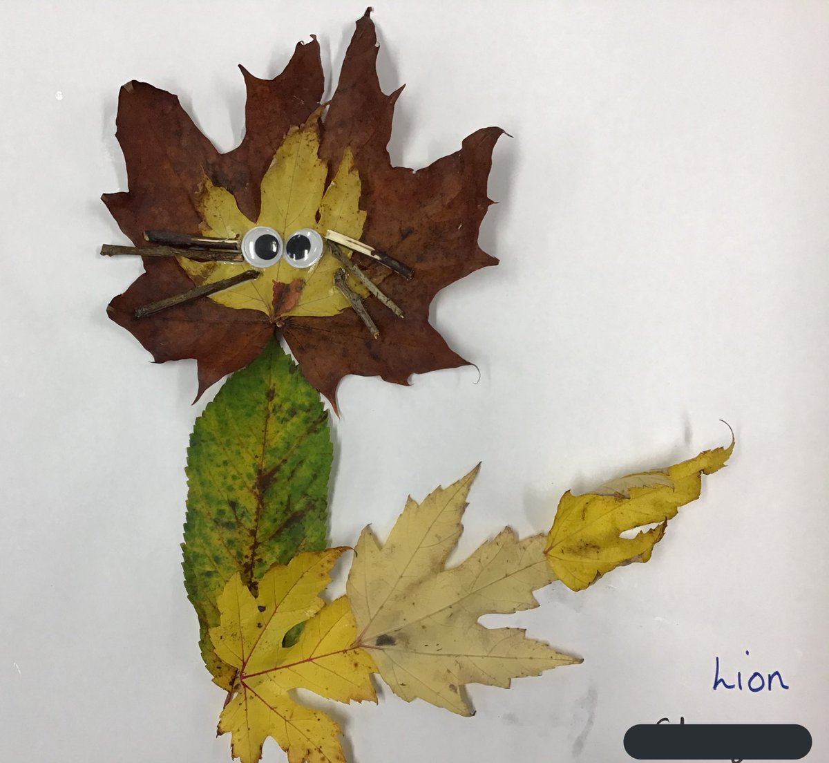 pastelteacher's tweet photo. Had such a lovely day with my little squad today making leaf characters! Look at them! 🍁🍂 https://t.co/9fL1K0VnG9