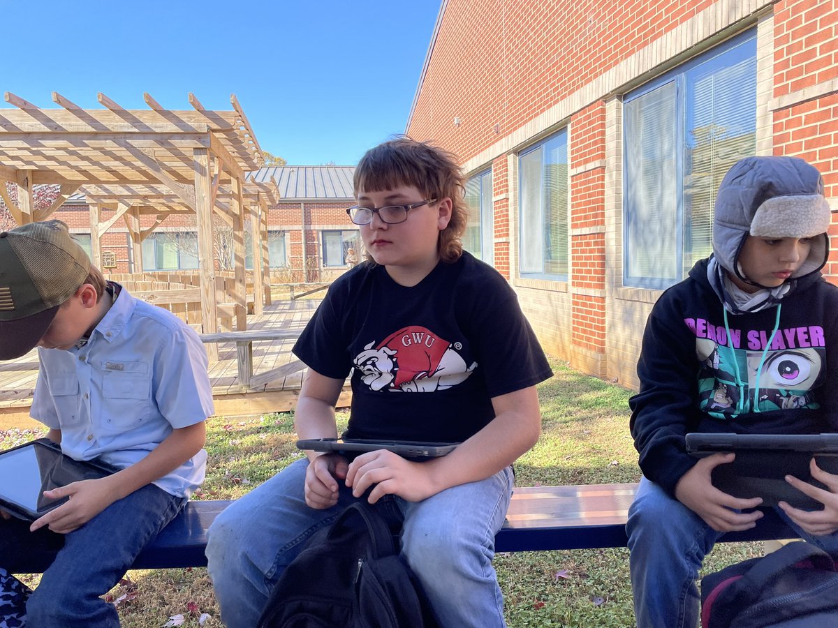 Regan Bell tweet media