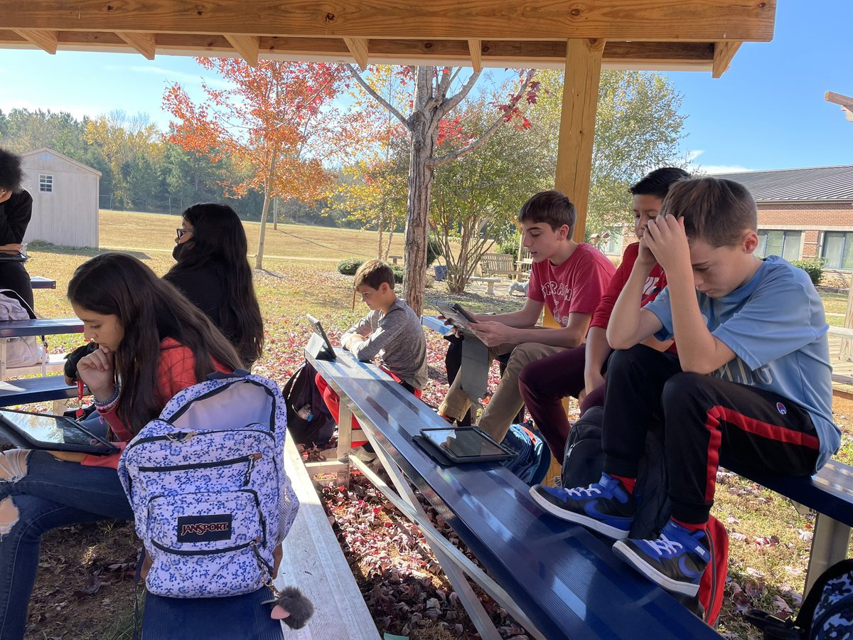 Regan Bell tweet media