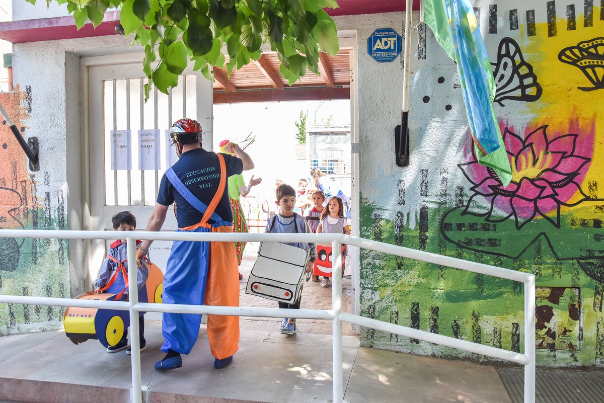 MuniChascomus's tweet photo. NIÑOS Y NIÑAS DEL JARDÍN DE INFANTES Nº903 "ROSARIO VERA PEÑALOZA" PARTICIPARON DE UNA ACTIVIDAD DE EDUCACIÓN VIAL ⚠️. https://t.co/R4OMdPGntr https://t.co/UDT5SQoXrU