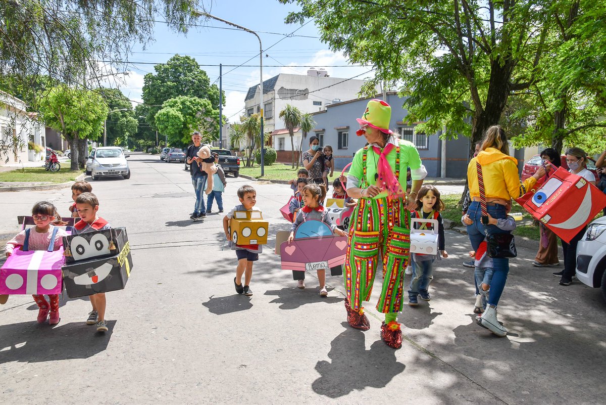MuniChascomus's tweet photo. NIÑOS Y NIÑAS DEL JARDÍN DE INFANTES Nº903 "ROSARIO VERA PEÑALOZA" PARTICIPARON DE UNA ACTIVIDAD DE EDUCACIÓN VIAL ⚠️. https://t.co/R4OMdPGntr https://t.co/UDT5SQoXrU