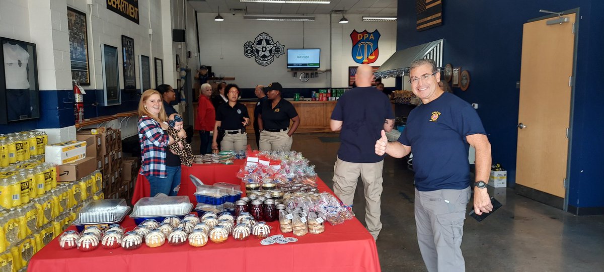 TODAY from 10AM to 8PM! ATO fundraiser supporting the DFR firefighters who were injured in the Sept 29th Higland Hills fire.
Stop by and support the cause:
Bake sale, Frito Pie, Silent Auction Items available to be bid on at the link below:

one.bidpal.net/atofire/browse…