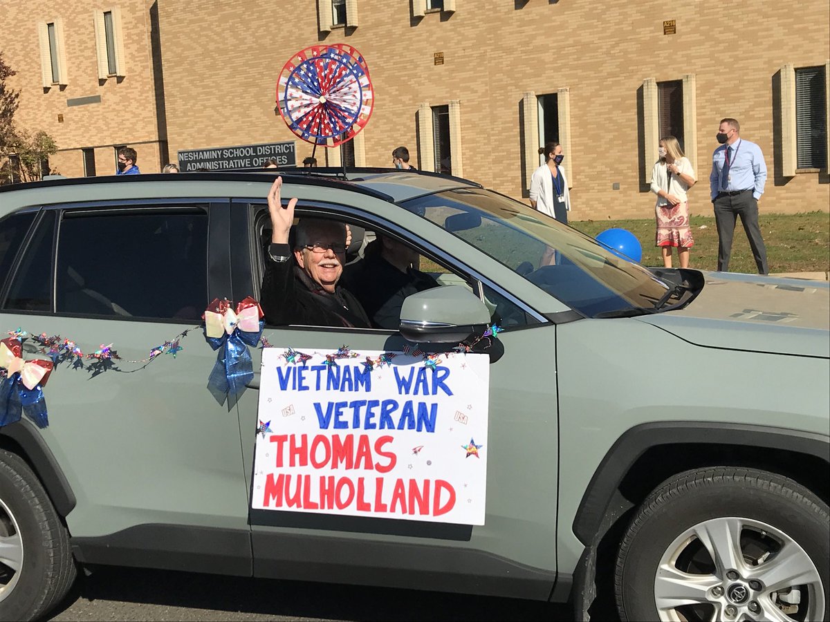 RRickman20's tweet photo. Some highlights from Maple Point Middle School’s parade for Veterans Day this morning. ⁦@Neshaminy_SD⁩ https://t.co/9xq8VL6bDj
