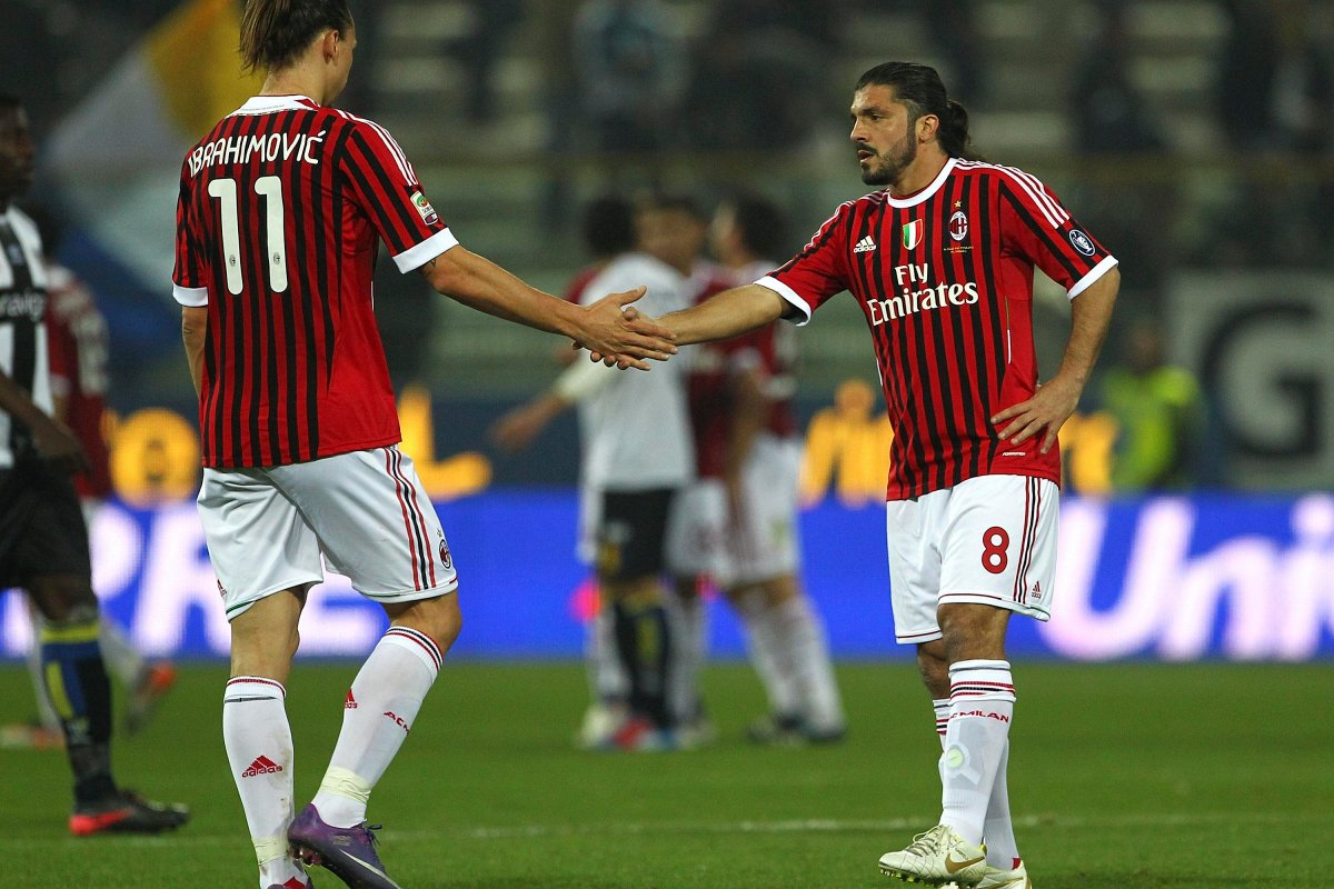 sportbible's tweet photo. Thiago Silva 🗣: "One day, Gattuso decided to annoy Ibra in training. He kept trying to provoke, but Zlatan took each blow without saying a word. The two crossed paths after training and that's when Ibra picked him up and threw him in the trash can. We couldn't believe our eyes." https://t.co/Ca5ai5sdiH