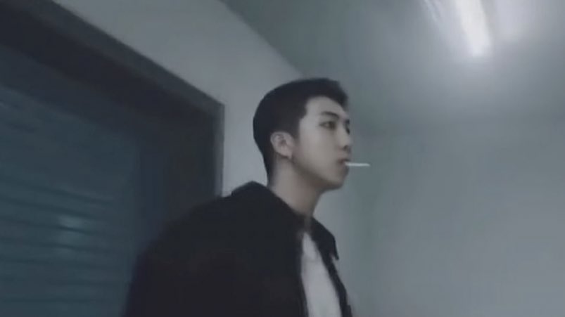 EB0YRM's tweet photo. im obsessed with this namjoon look https://t.co/cr8ElL0RY4