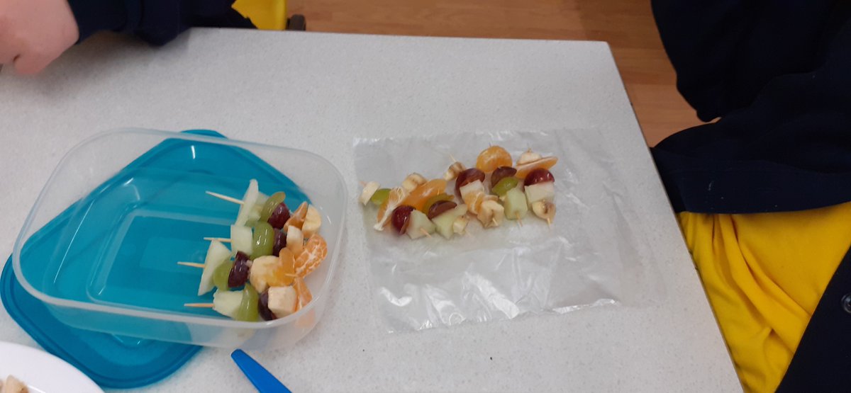 MissKWilliams3's tweet photo. We love healthy food at The Great Fochriw Bake Off and this week we made Rainbow Fruit Kebabs! 🍡🍇🍌@fcwpa @SharonPascoe123 https://t.co/156ssg13KY