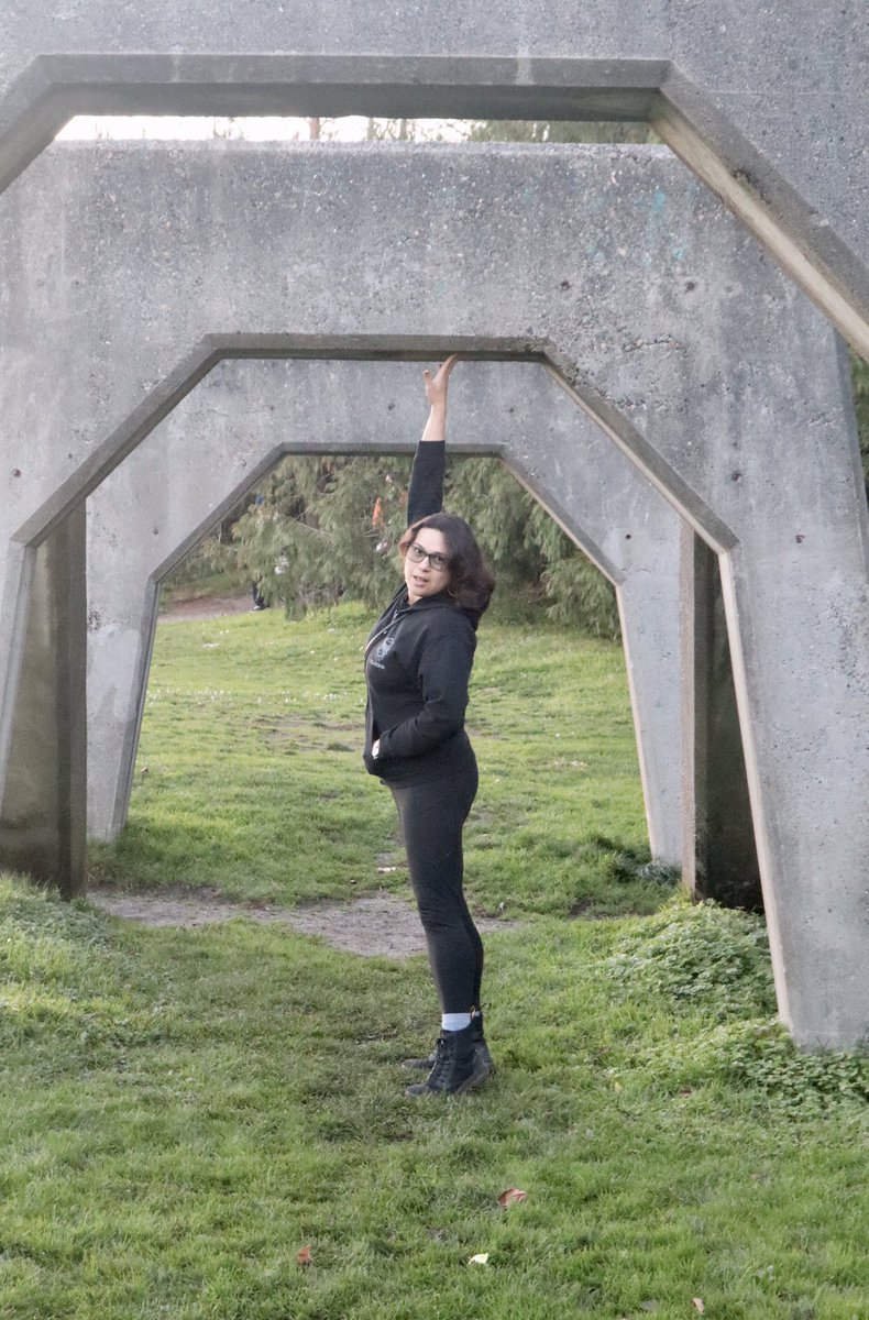 okcate_esm's tweet photo. “Look Ma! I can reach it!” 😁 #gasworkspark #pnw https://t.co/jFOkN8yNgJ
