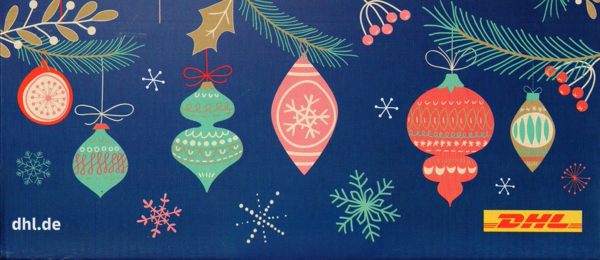 happynotes4us's tweet image. ドイツの郵便局で販売しているクリスマスプレゼント送付用の箱。毎年新柄が出ますが、今年は超好み！
#クリスマス準備　#アドベント　#ドイツもこいつも可愛い　#ヨーロッパのクリスマス　#ドイツ　
#郵便局　#配送箱　#化粧箱　#DHL #DeutschePost #Wehinachten2021 #Pluspaeckchen