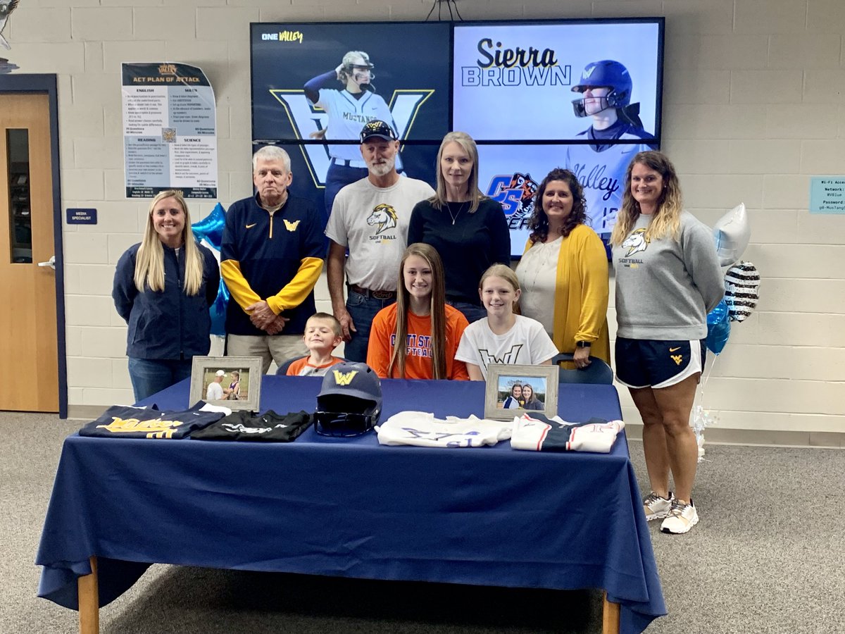 🐴💙 COLLEGIATE FILLIES💛🐴

Congratulations, Sierra! We are so proud of you for the hard work, commitment, and love you pour into everything you do! We can’t wait to see you excel at the collegiate level! 

Sierra Brown ➡️ 🐯<a href="/CS_Tigers_SB/">Chattanooga State Softball</a> 

#Team21 #FeistyFillyFamily