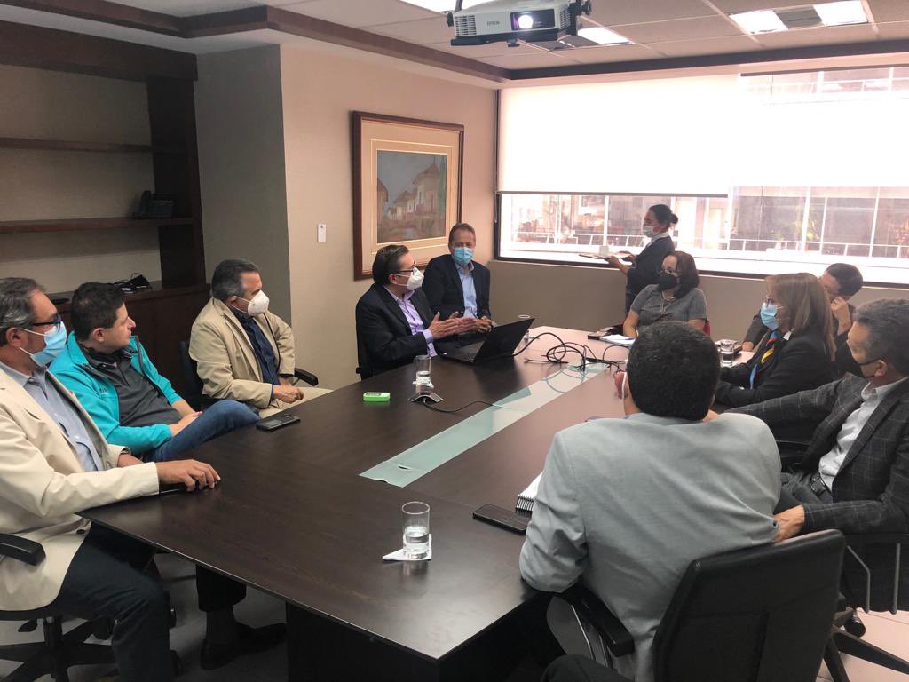 Construpositivo's tweet photo. Seguimos luchando por implementar el esquema Bien Futuro.  
Presentamos como colectivo el sistema al pleno de la Junta De Control Monetario y Financiero de la @CFN_ECUADOR @hyandun @Patricioalvabra @mpichincha @WDELMIR @SATM70 @pabloramon1976 #BienFuturo #construccion #Ecuador https://t.co/vNVfVqj5C5
