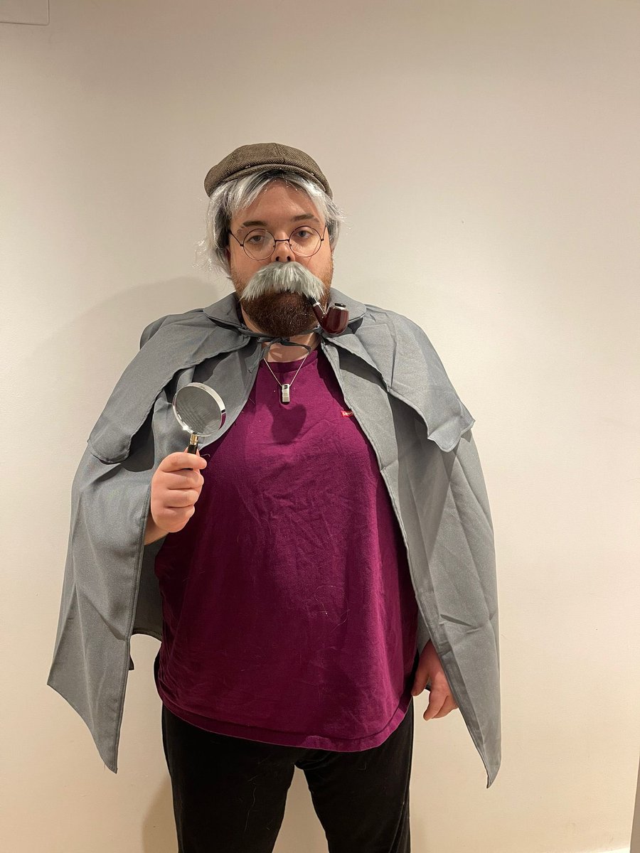 Esta noche a las 21:00 Among Us. 

Vuelve el detective. 

Han metido el parche más grande de su historia, hay 4 roles nuevos, niveles y un mapa nuevo. 

Volvemos a las noches de 2020.