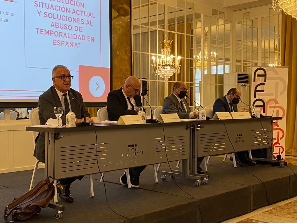 🤝 El senador del Partido Aragonés, Clemente Sanchez-Garnica, ha participado en Pamplona en la mesa redonda “Debate y Propuestas de Solución a la Interinidad en la Administración”.