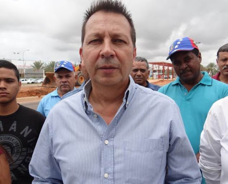 SoyNuevaPrensa's tweet photo. César Ramírez declina su candidatura a la Alcaldía de Caroní y llama a votar por Francisco Sucre - https://t.co/piFgag5iLj

#SoyNuevaPrensa #CesarRamirez #FranciscoSucre #FuerzaVecinal #MUD #Featured #Gente https://t.co/Uk01YDGo1E