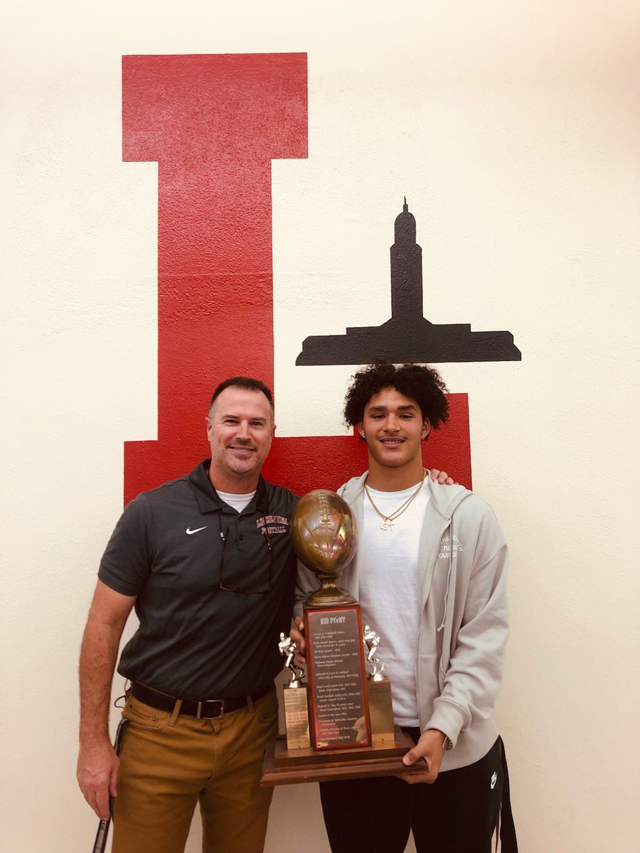 Congrats to <a href="/jareese13/">Jareese</a> on receiving the Bill Pfeiff award! Very deserving! #LinksPride #OneChainUnbroken