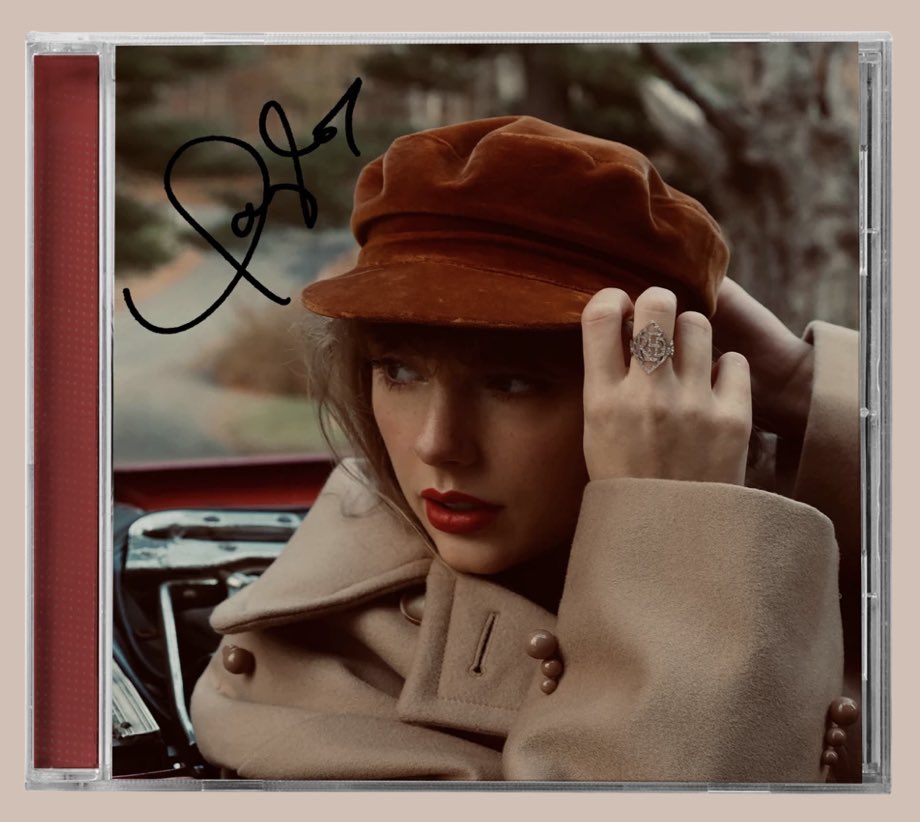 missroxiey's tweet photo. ✨𝐆𝐈𝐕𝐄-𝐀𝐖𝐀𝐘✨

🧣SIGNED RED TAYLOR’S VERSION🧣

𝘪𝘯𝘵𝘦𝘳𝘯𝘢𝘵𝘪𝘰𝘯𝘢𝘭 𝘰𝘯𝘭𝘺

♥️
♥️

If you want to provide a lovely home for this heartbreaking masterpiece: like, follow &amp; comment with your favorite RED TV song 🧣

♥️
♥️

Open ‘till 1st of December, 13:00 CET ⛄️ https://t.co/ERAR0ymkux