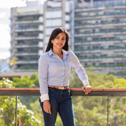 soydeituango's tweet photo. #Increible No defender los intereses de la ciudad  #Medellin @PauAguinaga
 @LinaGarciaGanan
@AlbertCorredor
@NatalyVelezL 
diría el poeta Jorge Robledo Ortiz 
" Si quiera se murieron los abuelos " https://t.co/qd4YFbxBAR
