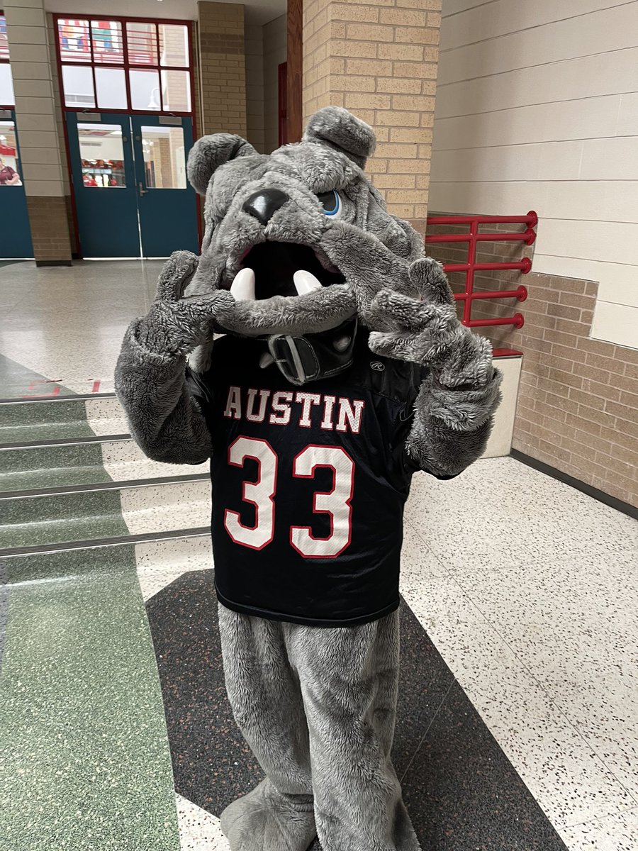 AFbisd's tweet photo. College Wednesdays in the Dawg House!! ♥️♥️♥️ https://t.co/X3pz7nYJhY
