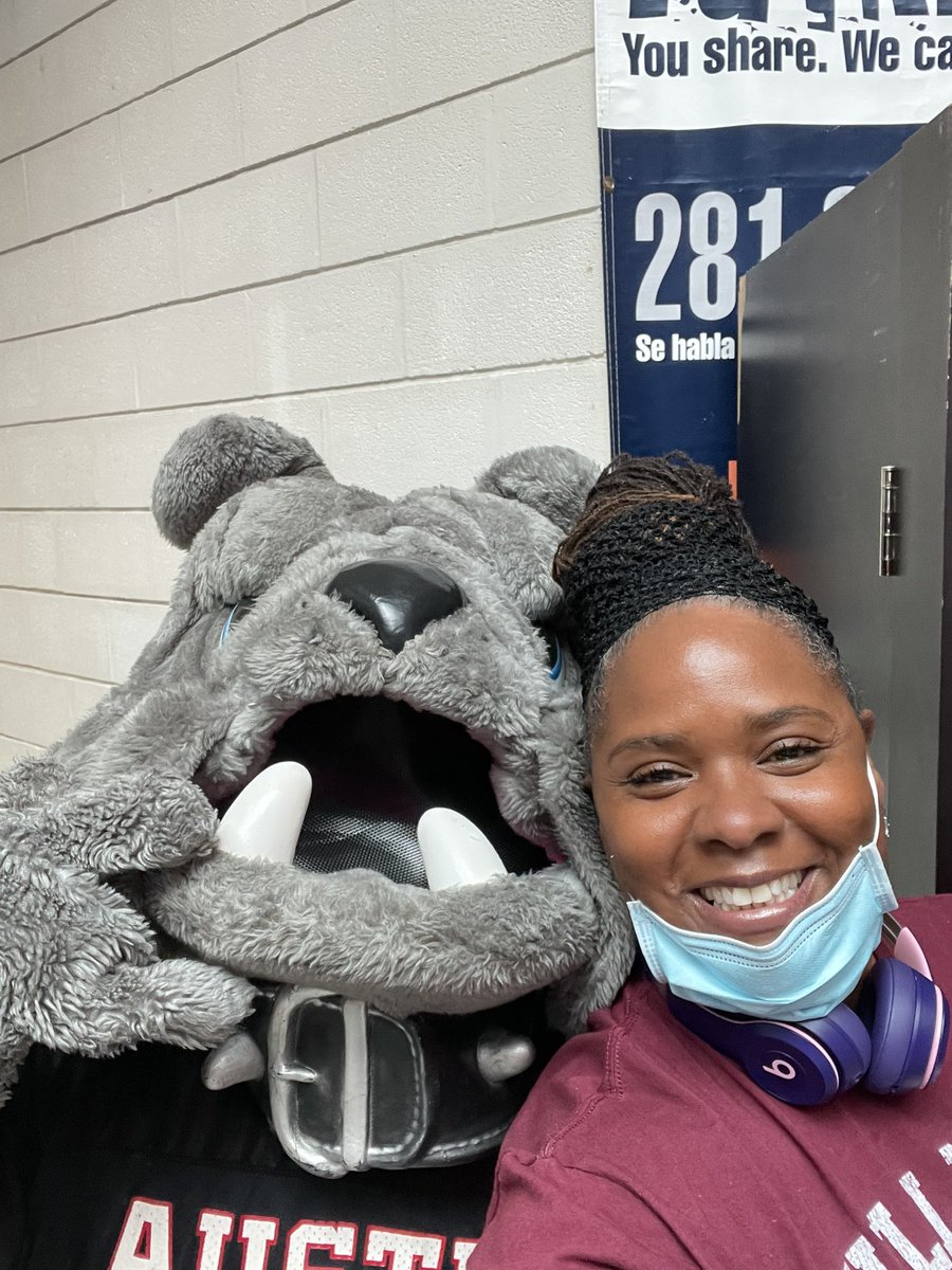AFbisd's tweet photo. College Wednesdays in the Dawg House!! ♥️♥️♥️ https://t.co/X3pz7nYJhY