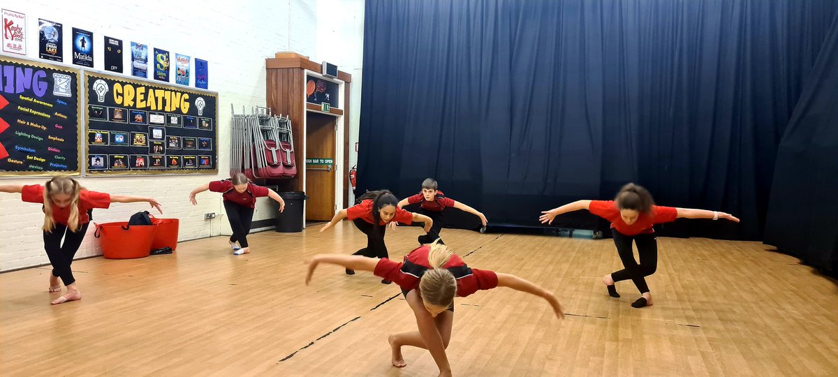 KMAPerformArts's tweet photo. Another super evening with our amazingly talented dancers! 💃🏼🕺🏼Alot of hard work today 🙌🏼🌟 #kmadancers #kmasgottalent #Passion @KibworthMead_TL @KibMeadAcad https://t.co/QqtAavD1t7