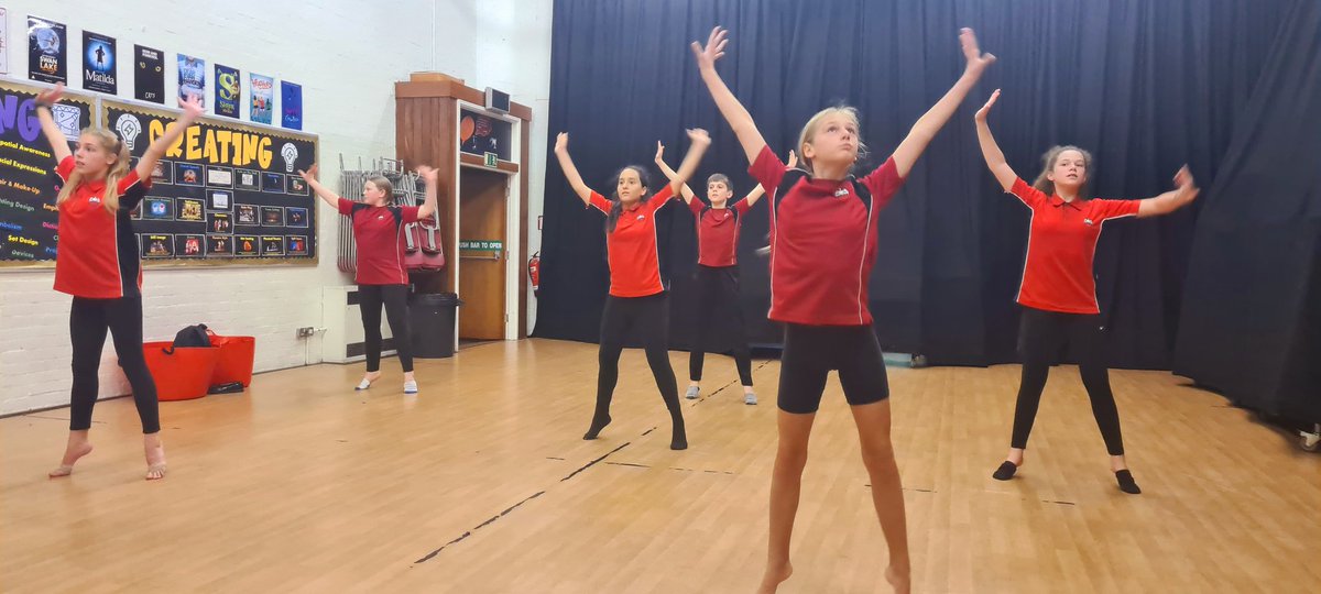 KMAPerformArts's tweet photo. Another super evening with our amazingly talented dancers! 💃🏼🕺🏼Alot of hard work today 🙌🏼🌟 #kmadancers #kmasgottalent #Passion @KibworthMead_TL @KibMeadAcad https://t.co/QqtAavD1t7