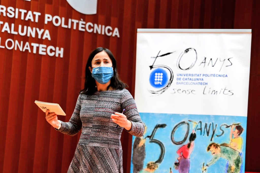 CarmeFenoll's tweet photo. 🗨️ Potents exposicions dels 3 @UPCAlumni avui a la #UPCTalks:
🚨 @incendis aposta pel pensament crític i la creativitat; 🌀 Carlos Jiménez - @packcluster, per la Biblioteca de les coses a @la_UPC; 💪@l_garrigamas a continuar apostant per empoderar dones M2m. #50AnysUPC https://t.co/9PM5OTouY1