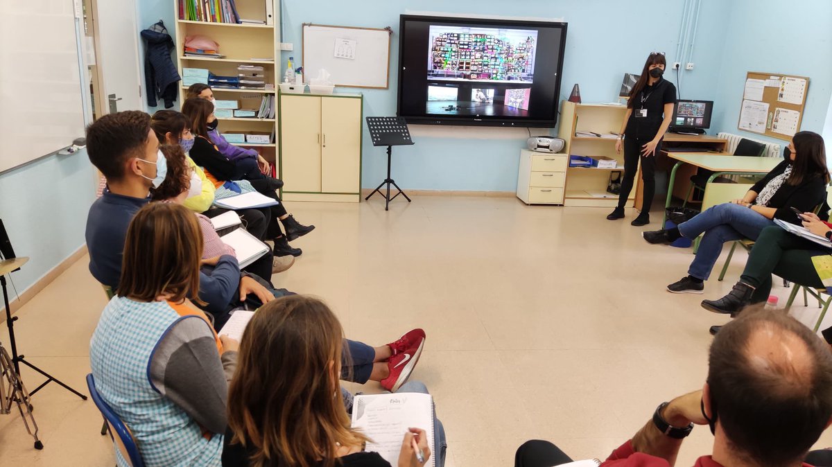 EscolaSaavedra's tweet photo. Trobada amb el Servei Pedagògic del @MAMTarragona per seguir teixint la nostra aliança 🧲 amb el museu, partner que hem incorporat aquest curs 🤜🤛 #creixalsaavedra #artitecnologia #aliancesmagnet #mamt https://t.co/oBovLlN59d