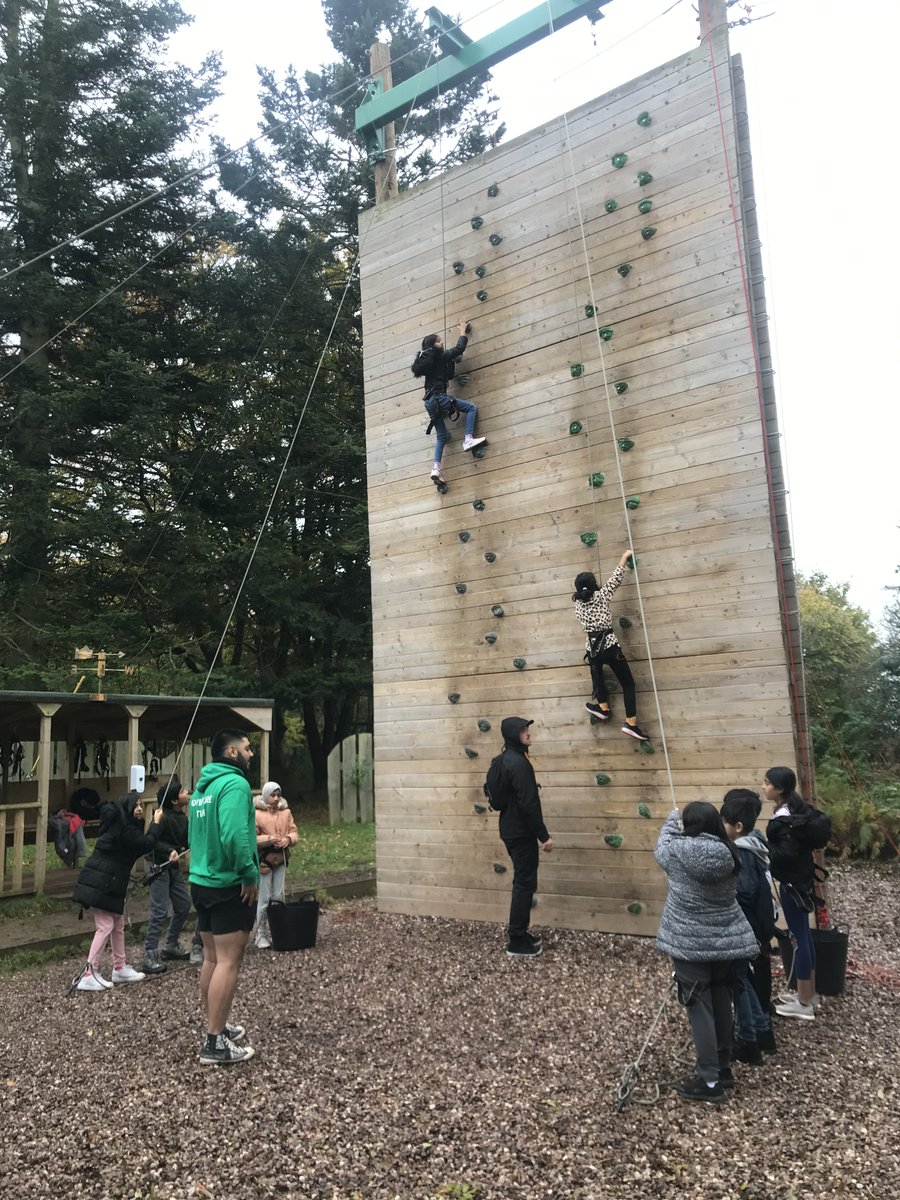 starbank_school's tweet photo. Our Kingswood pupils enjoyed climbing, working through an obstacle course blindfolded and dared to carry out a leap of faith today.
They’re building resilience and learning the strength in teamwork. 

#wearestar https://t.co/F6yEHi2cXB