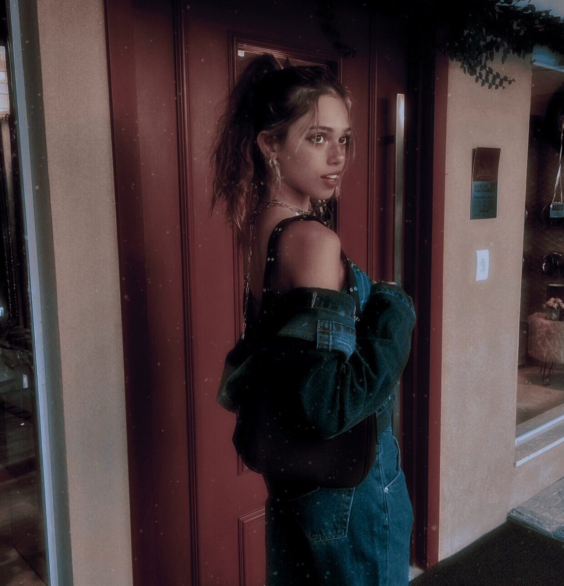 ⁣

             and she’s off ; bright and early ⁣
               to make a stop at the video ⁣
            store — when she really should ⁣
               be at home unpacking. 📼⁣
⁣
⁣