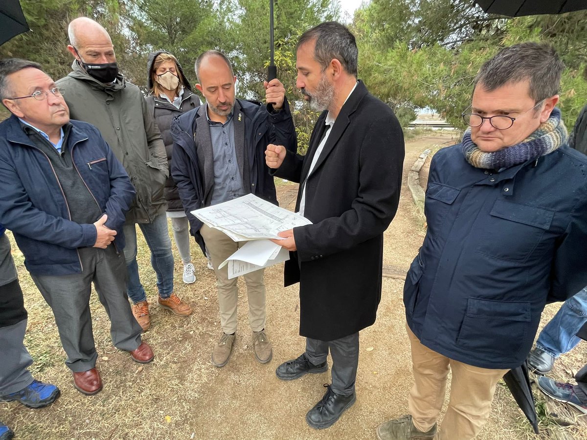 marc_aloy's tweet photo. Presentem la construcció d’una passera per a vianants i ciclistes sobre la ronda de #Manresa (C55) i que unirà el barri de Cal Gravat i la ciutat amb el polígon de Bufalvent i regadiu de Viladordis. Una obra llargament reivindicada i que @territoricat farà possible el 2022! https://t.co/P9Eg1bE5r3