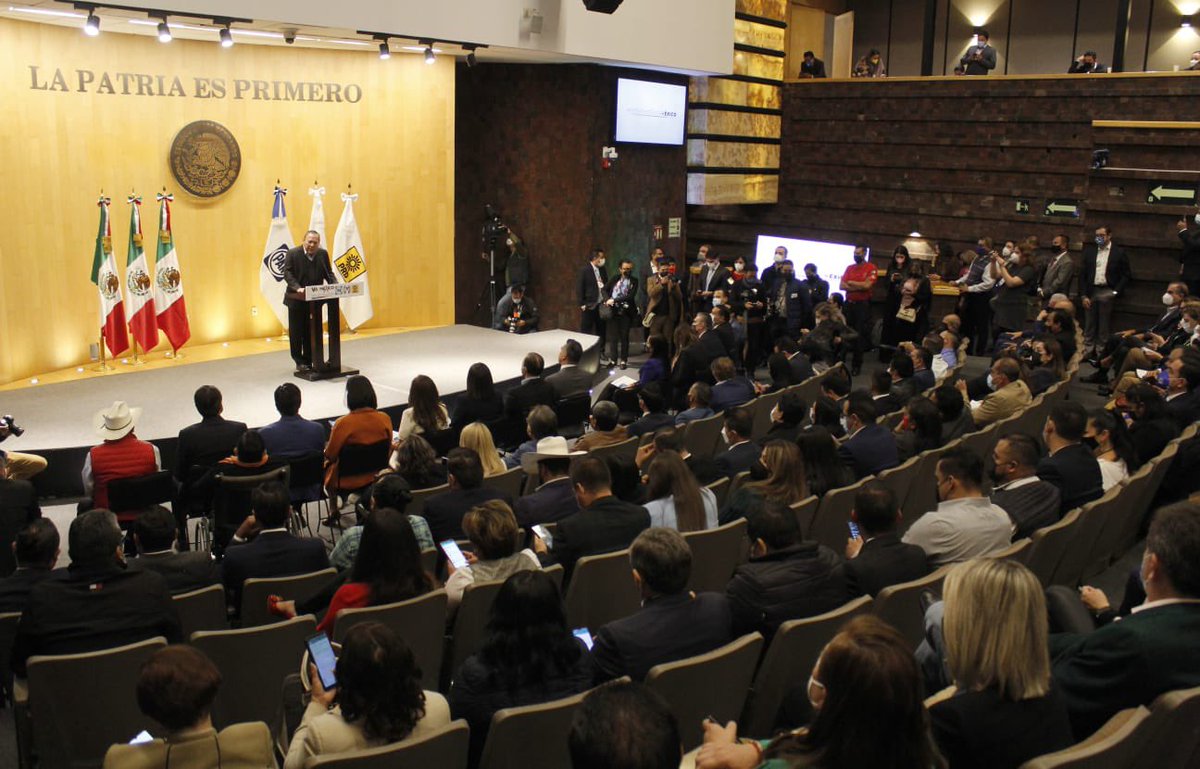 Jesus_ZambranoG's tweet photo. El presidente @lopezobrador_ hizo el ridículo ante  la @ONU_es al poner a #México como el ejemplo en el combate a la corrupción y a la pobreza. Las propias cifras oficiales dicen lo contrario. ¡No hay mayor desfachatez, somos ejemplo de vergüenza por el mal gobierno!. @PRDMexico https://t.co/n8KfoBUSrx