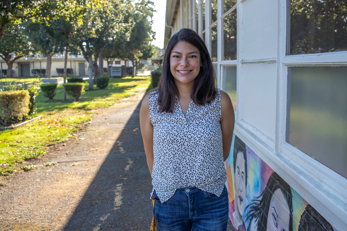 Staff Highlight! We are excited to introduce Natalia, one of high school caseworkers! 

As a support counselor, bilingual case manager, and academic advisor, she provides high-school students with academic and social-emotional support.

Thank you for all you, Natalia!