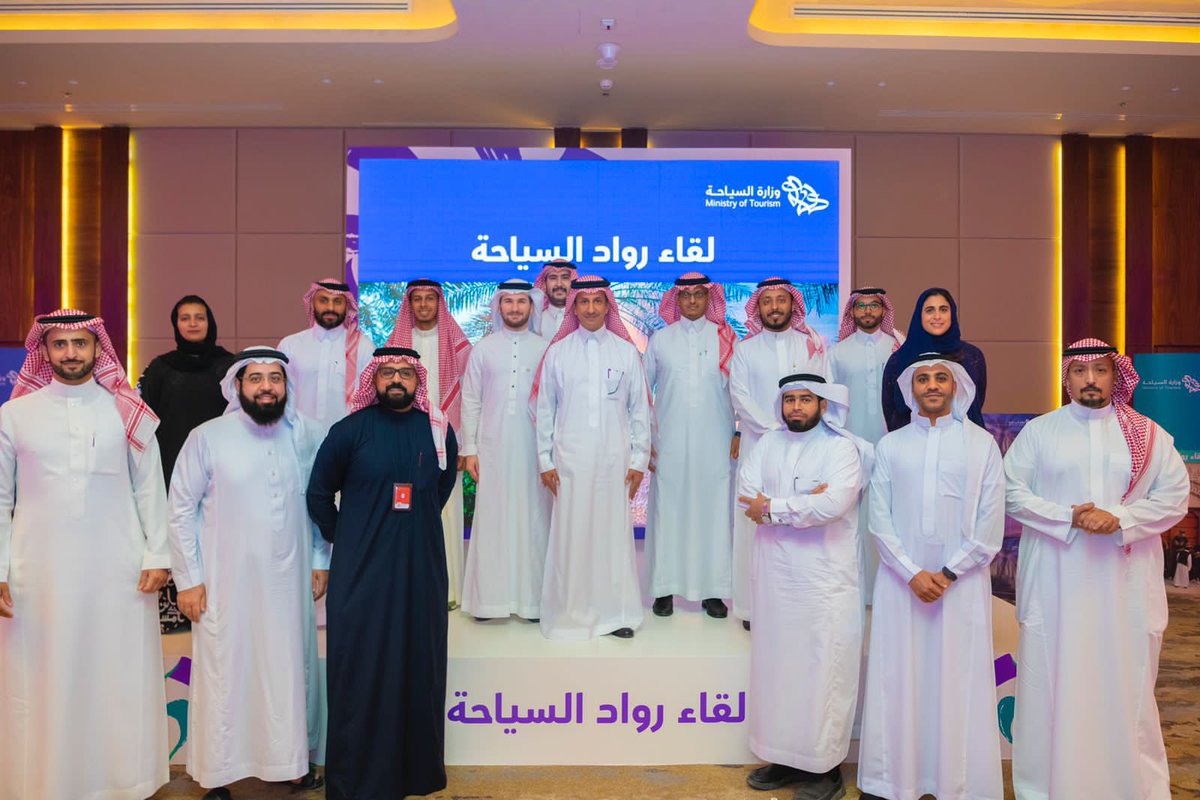 AhmedAlKhateeb's tweet photo. نطمح في مثل هذه اللقاءات إلى بناء بيئة ريادية قوية تسهم في تطوير قطاع السياحة وتمكين الطموحين من رواد ورائدات الأعمال من بناء مشاريعهم وتعزيز قدرتهم التنافسية باعتبارهم شريكاً أساسياً في نمو الاقتصاد الوطني. https://t.co/YNA5j9sVGL