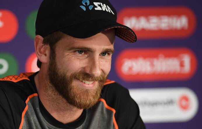 fatimatirmizy's tweet photo. Le Shaheen Shah:Phir sy aa gaye #Williamson 🙈
#securityissueresolved
#NZvENG
#SemiFinal
#SemiFinals https://t.co/4uGkEt6U8b