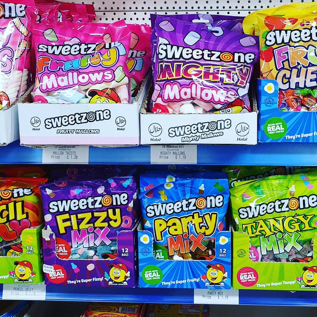 Sweetzone_UK's tweet photo. Loving this shot from @sweetbashhalal, where have you spotted Sweetzone sweets recently? 😋 📸 @sweetbashhalal
#sweetboxes #sweetsuk #sweetshopuk #sweettooth #sweettreats #sweetbox #candy #sweetcones #sweeties #picknmix #picknmixboxes #paydaytreat #halalsweets #confectionary https://t.co/iUxcyF5OG3