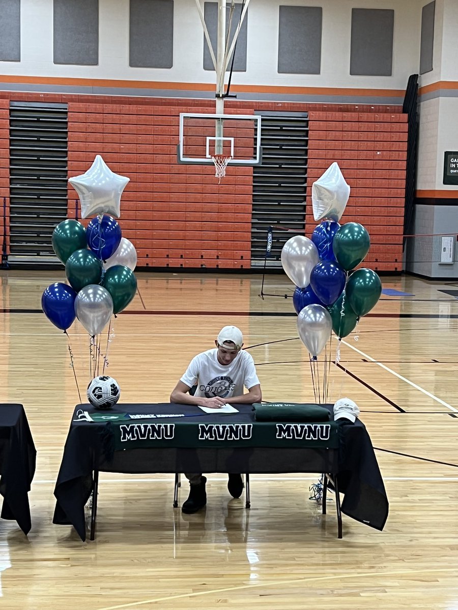 Major addition to the squad 💪👀Delaware Hayes Senior Captain and center back Kai Mays putting pen to paper #aspirecougars
