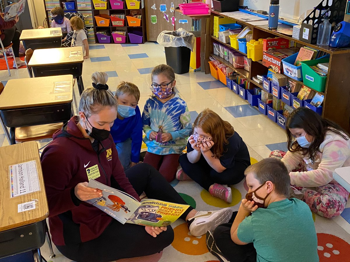 UMNCrookstonWBB's tweet photo. Players @kylea_praska @hayleewheeler11 and @kylie_johanna had the pleasure of reading to Alumni, @therealgid101 ‘s 2nd grade class!📚 https://t.co/nxoTsLoIp4