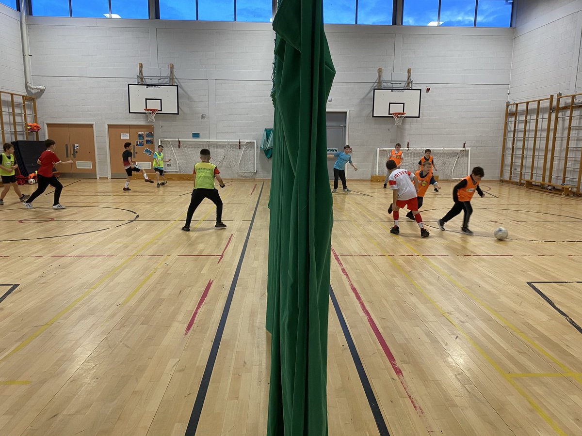 Great turnout at football training this afternoon. 👊⚽️ <a href="/Stclements_P7/">StClements_P7</a>