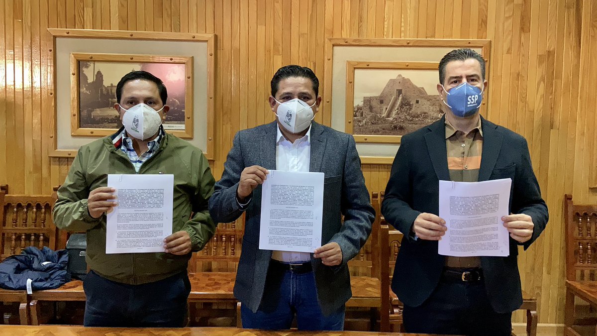 LaloMaldonadoSF's tweet photo. ✍️📄Firmamos convenios de colaboración en materia de seguridad y refrendamos nuestro compromiso para fortalecer y generar estrategias para garantizar la paz de nuestros ciudadanos, agradezco al Secretario de Seguridad Pública @AlvarCdeV y al Gobernador @diegosinhue https://t.co/s2QbuT5OEE