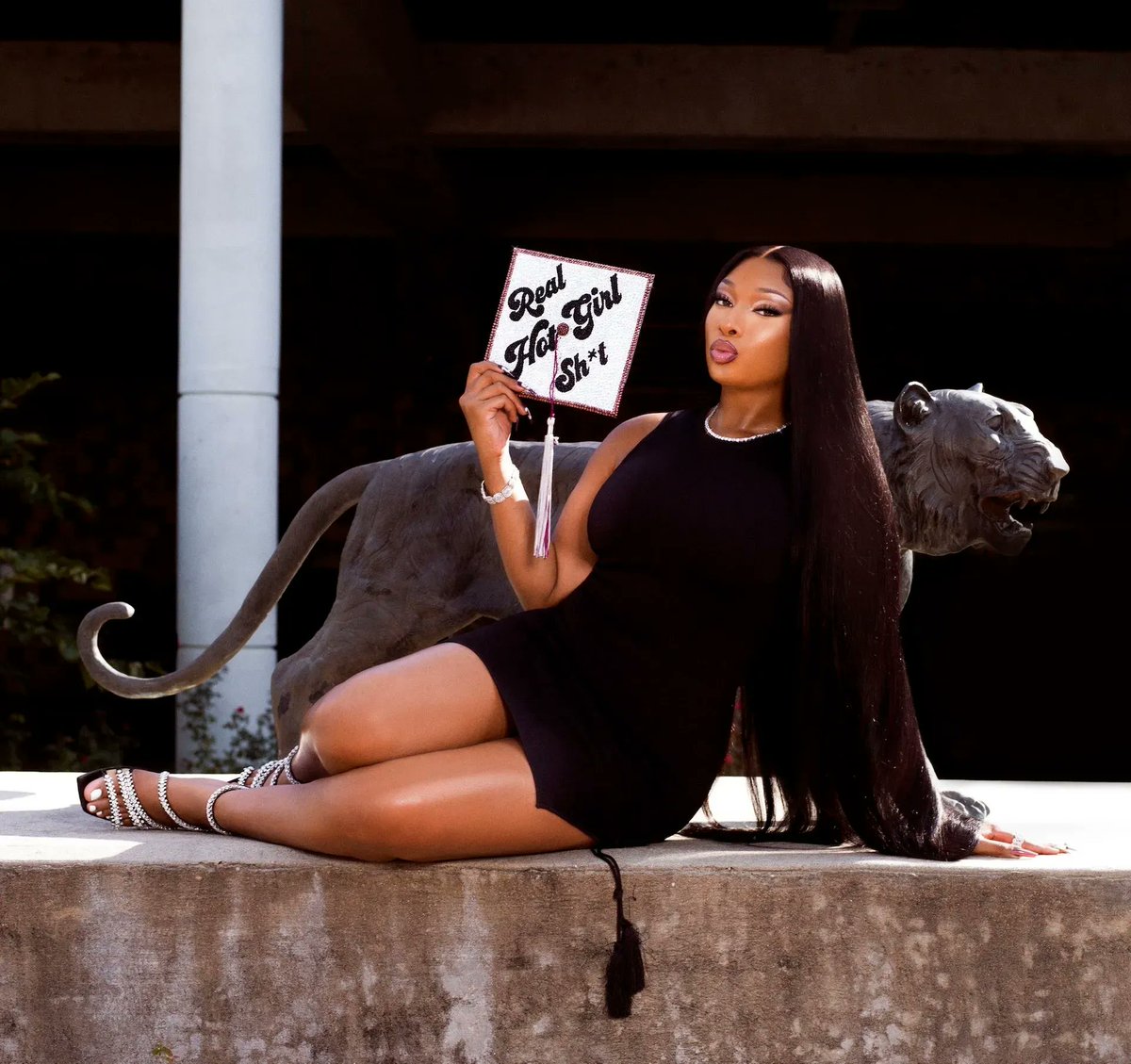 .<a href="/theestallion/">TINA SNOW</a> Surprises Fans With New Graduation Photos buff.ly/3khBSZN #MeganTheeStallion