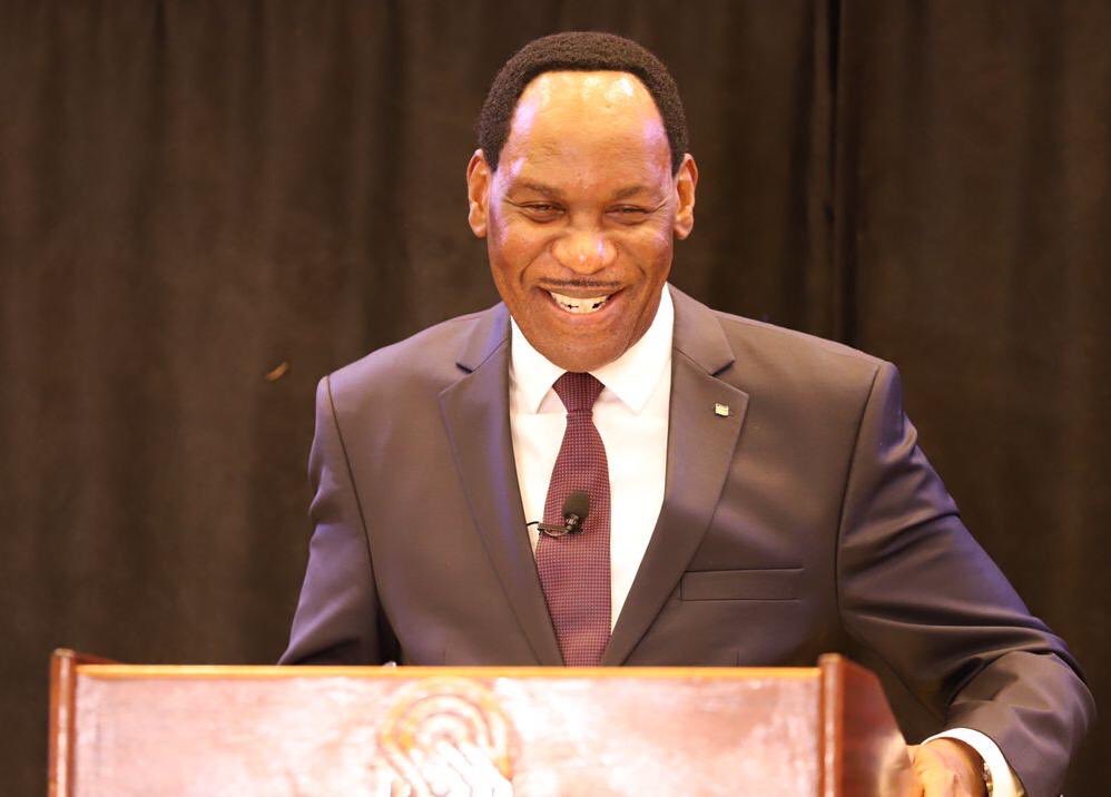 EzekielMutua's tweet photo. Friendship in marriage is the central pillar that holds all the parts together and enables the marriage to build itself in love and as well help build other marriages. @obadiahom #FriendsForLifeBookLaunch https://t.co/PNjXyjoEIY