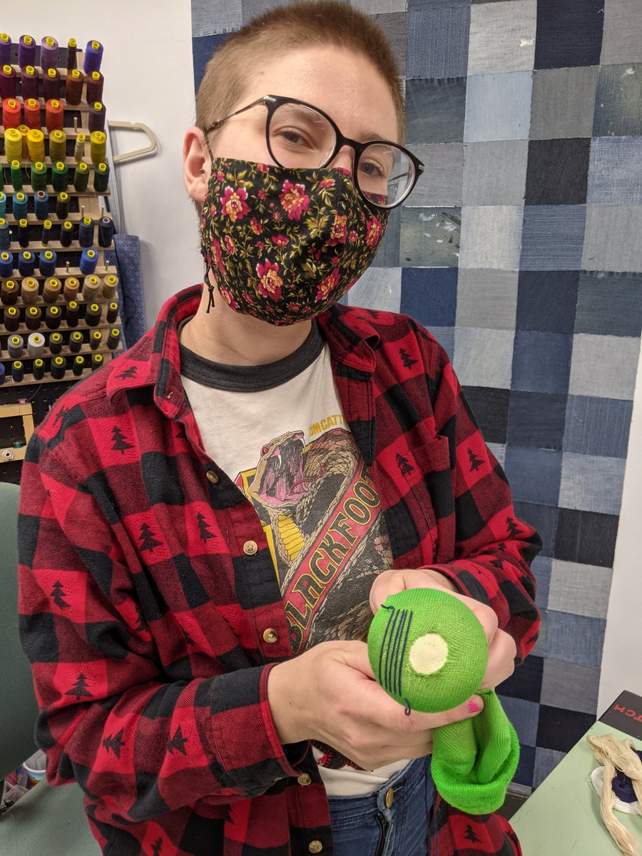 reThinkLounge's tweet photo. We had a great Intro to Darning last night with Logan (they/them). The next one is Wed the 17th 6-8pm if you want to join! https://t.co/aP9qQljxBJ #MendingMatters #VisibleMending #SockDarning https://t.co/gDFQVt6nhE