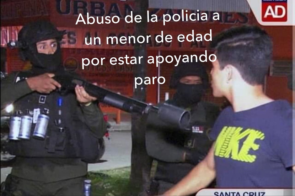 nataliapomaroc2's tweet photo. En Santa Cruz se registra un uso excesivo uso de la fuerza por parte de la policia a todo aquel que este a favor del paro #NoALosAbusos #NoALaLey1386 https://t.co/VbVafMQRBZ