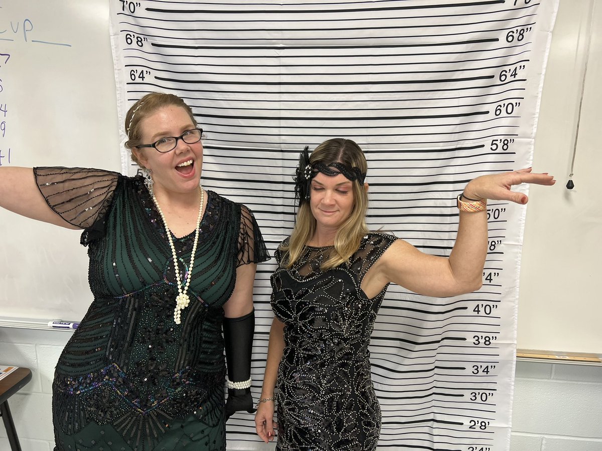 NadiaRaesch's tweet photo. So much fun at the Raesch Easy (speakeasy), we enjoyed juice, snacks and some 20s Harlem Culture. https://t.co/CRBWJoa9jn