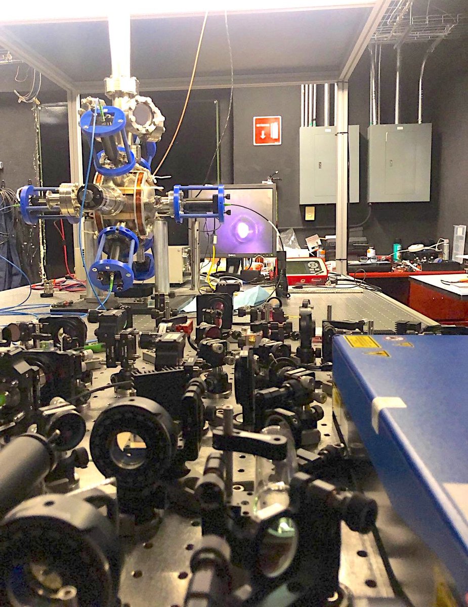 QuantumTechLab's tweet photo. Cold atoms in the lab! 😎 #QuantumTechnology #QuantumMX https://t.co/fXnIdPMcCx