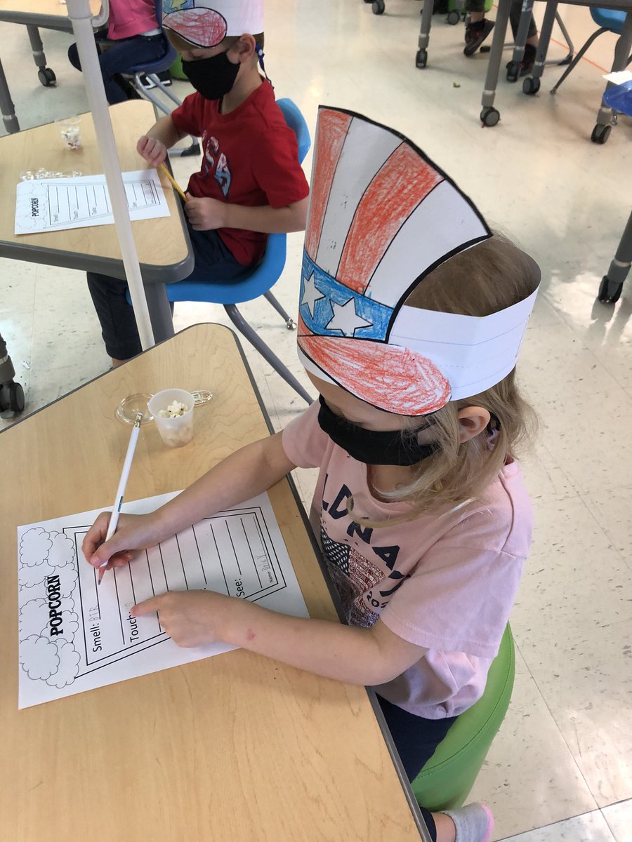 emannteaches's tweet photo. Ss had fun with Mrs Ball today with a 5 sense culmination science experiment 🔬 #makingpopcorn #observing5sensesinaction https://t.co/LznBXgCNke