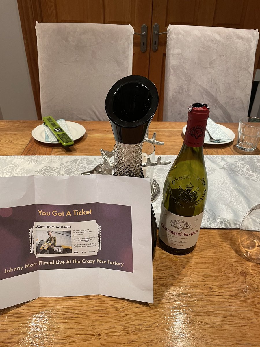 jayladd9876's tweet photo. 17 years married to @creamycurranbun so we are ‘in out’ and releasing the big guns for @Johnny_Marr #crazyfactory tonight .. mid life with life wife .. some chateau need and #johnn .. life’s good https://t.co/gI4hqRToPy