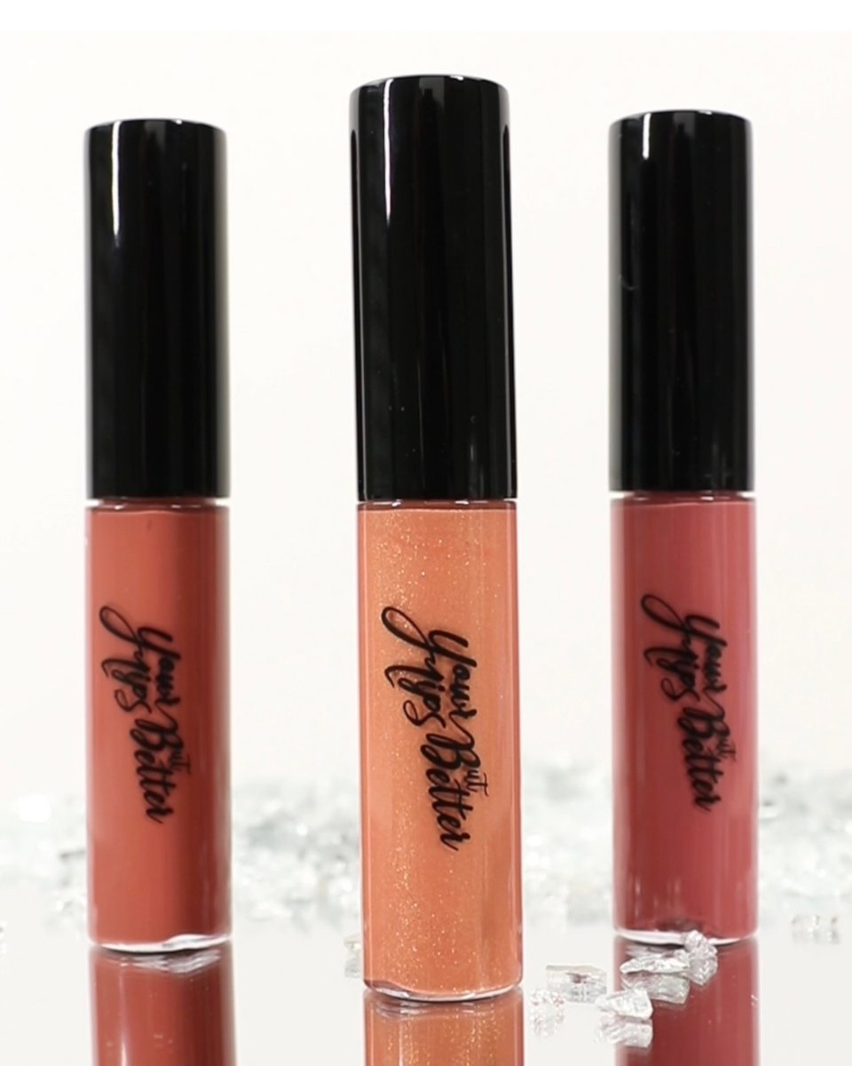 aevabeautyllc's tweet photo. Mocha, radiance, amber hues in Your Lips But Better! These are most popular shades! Our glosses are non sticky and contain shea moisture to keep your lips hydrated and nourished all day long! 💃🏽💃🏽💃🏽
#indiebrand #editorialblk #melaninmagic✨ #creativemakeup # https://t.co/5DDMxtVLsH