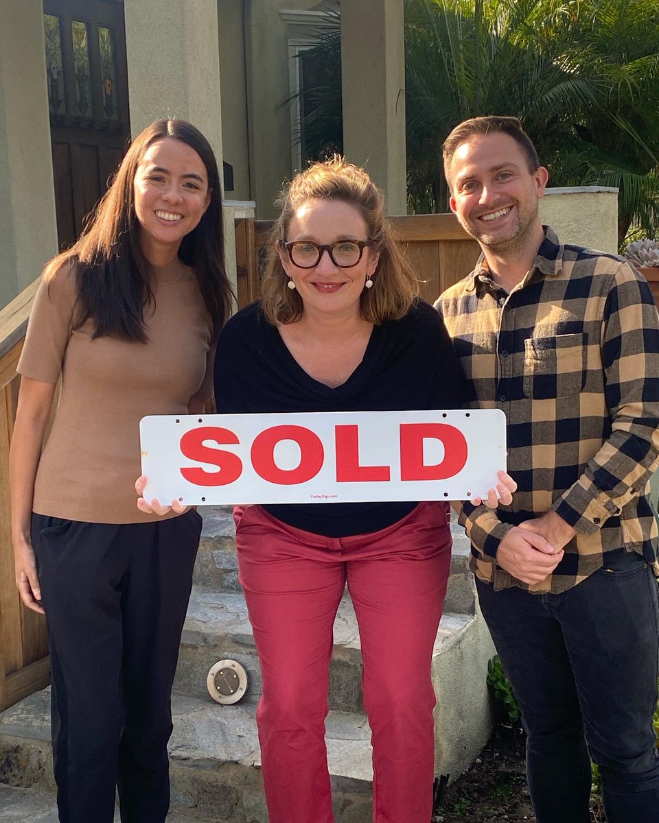 𝙅𝙐𝙎𝙏 𝙎𝙊𝙇𝘿 📍Veterans Park
Cheers to our clients who closed on this private sale! It’s the perfect family home, right where they wanted to be. Congrats to Kyle &amp; Melissa! 🎉

#culvercity #realestate #90230